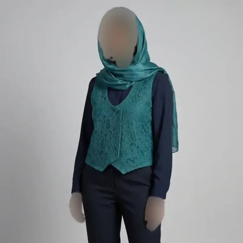 جلیقه زنانه ساتن و دانتل گلدار جلو باز یقه هفت فری سایز رنگ قرمز و سبز کله غازی